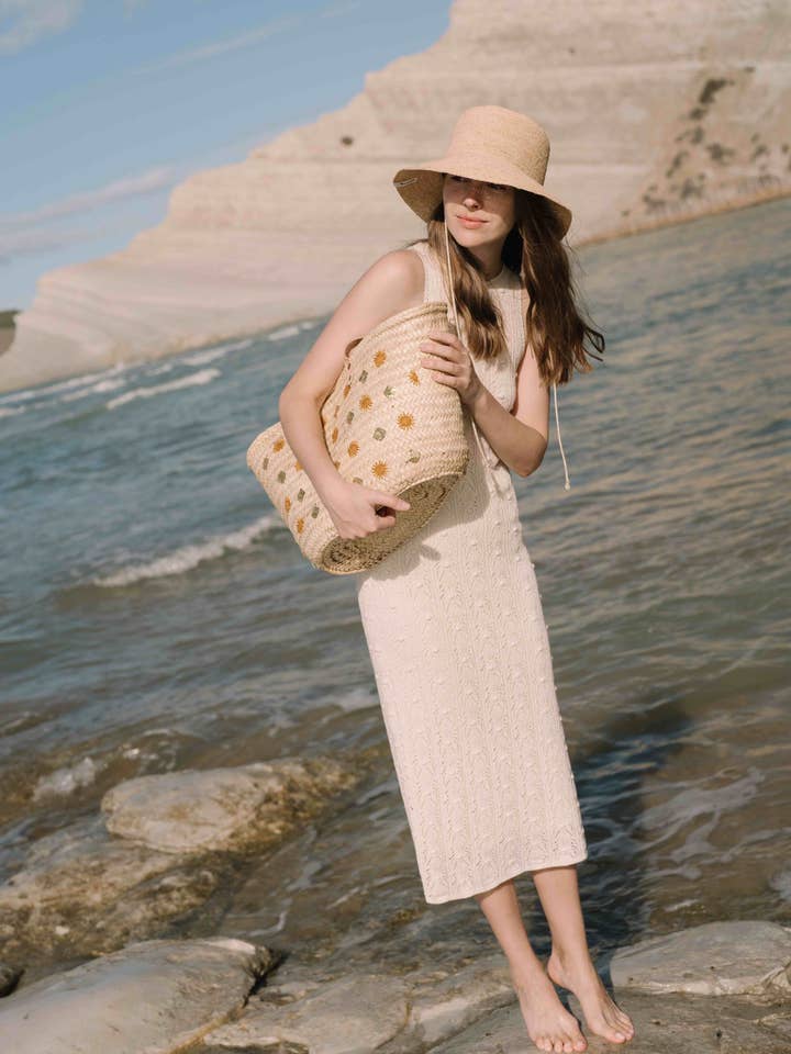BESTICKTER KORB CARMEN OCKER für den Großhandel von Maradji