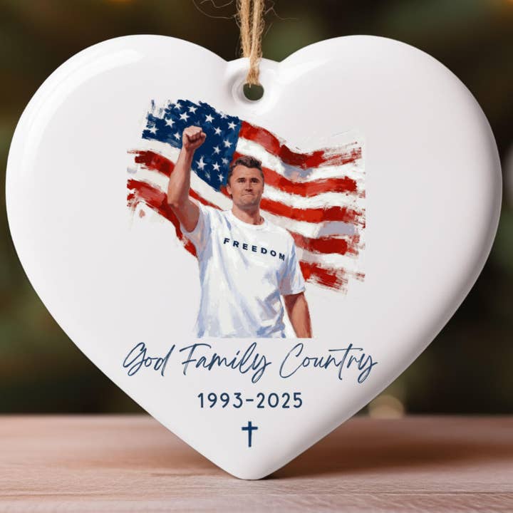 Ornement en céramique Charlie Kirk, Ornement de Noël pour la vente par Embrova