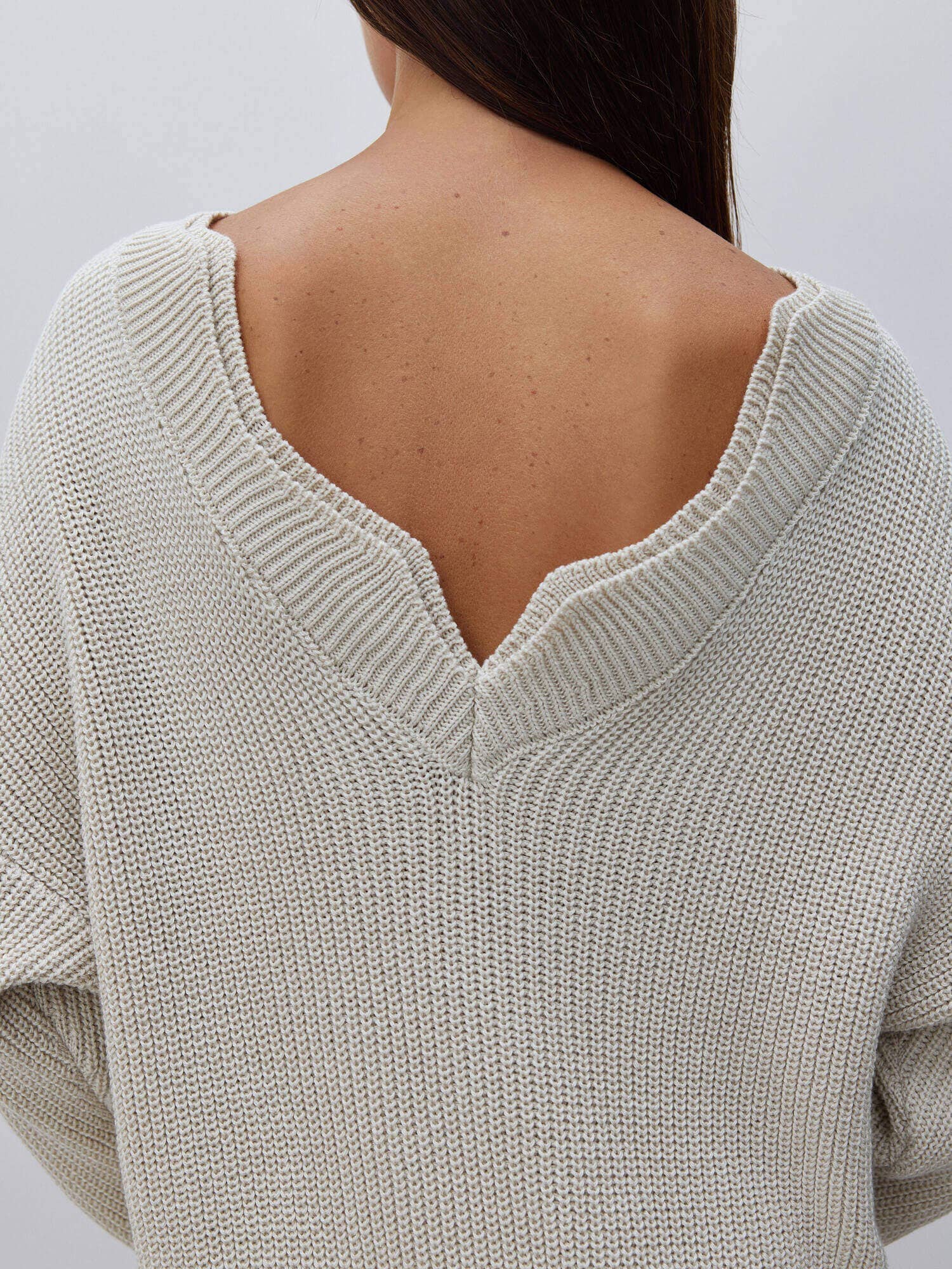 Nenya Fashion Limited - Wholesale Knit Sweater - Women's - Sweater with a cutout on the back Monami With Flower Decor5