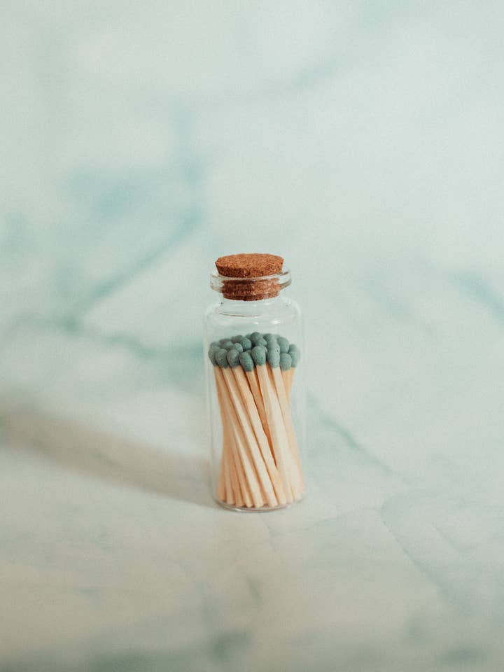 Cerillas de salvia marina en vial mediano con corcho para venta al por mayor de Creative Cliche Candle Co.