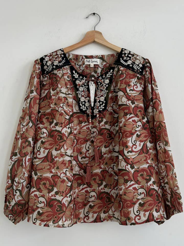 Blusa de Seda Bordada Lolita 109 - M por atacado de Pink Lemons Ltd