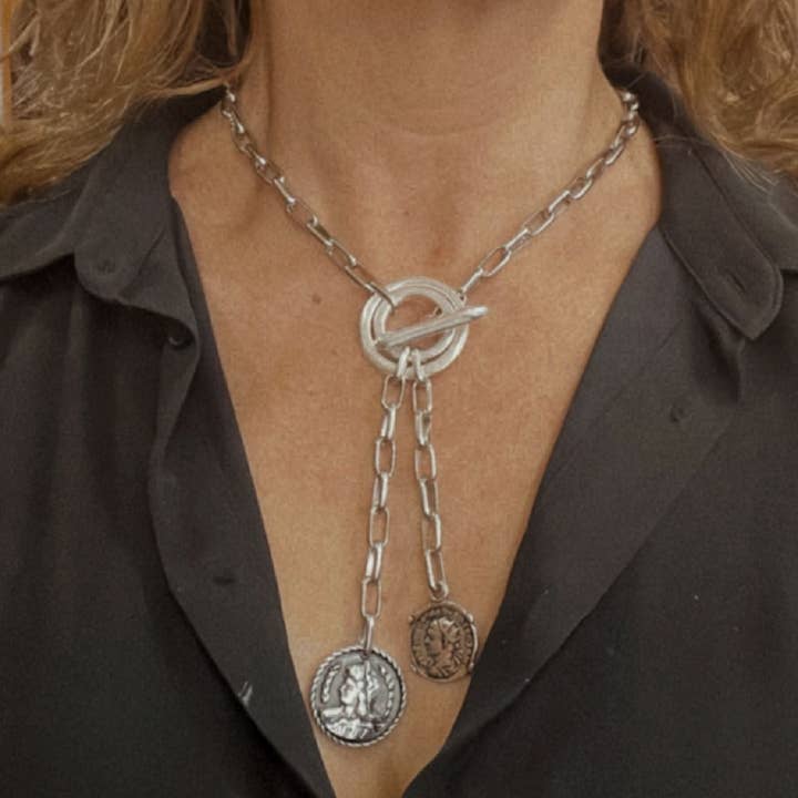 Gloria Mago - Vente Colliers à pendentif - Collier noué avec double pendentif pièce et barre en argent1