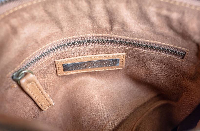 Balibatiks - Vente Pochette – femme - Pochette 200.001 en cuir 100 % et batik2