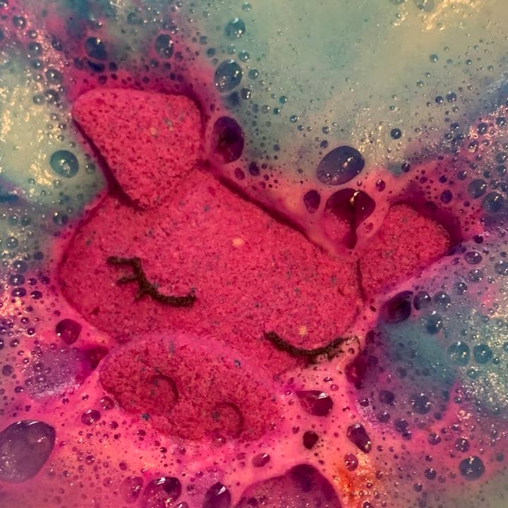Piggy bath bomb in rhubarb and custard for wholesale by Uniqornsparklz