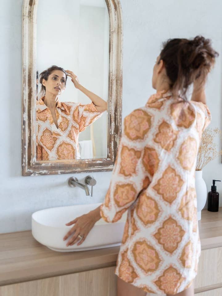 Il caftano Aura - Beige per la vendita all'ingrosso da parte di Luna + Sun the Label