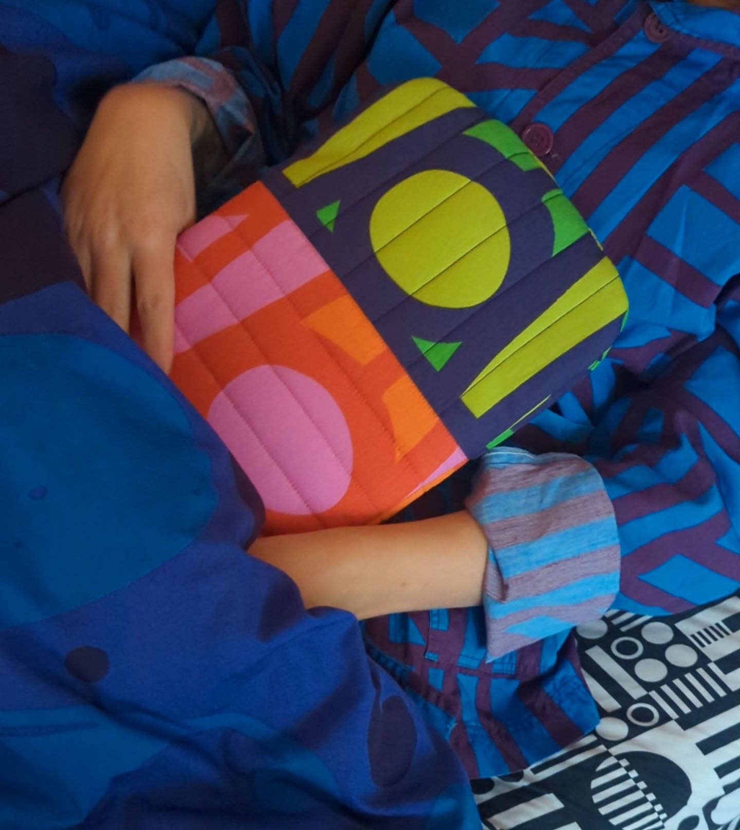 Irregular Sleep Pattern – wholesale Hot/cold compress – Quilted Hot Water Bottle in Chameleon3