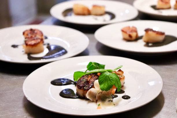 ELEGANT PRODUCTS UK LTD – Prato por atacado – Conjunto de 6 Pratos de Jantar Coupe de Porcelana Branca Glim Glam 26,7 cm1