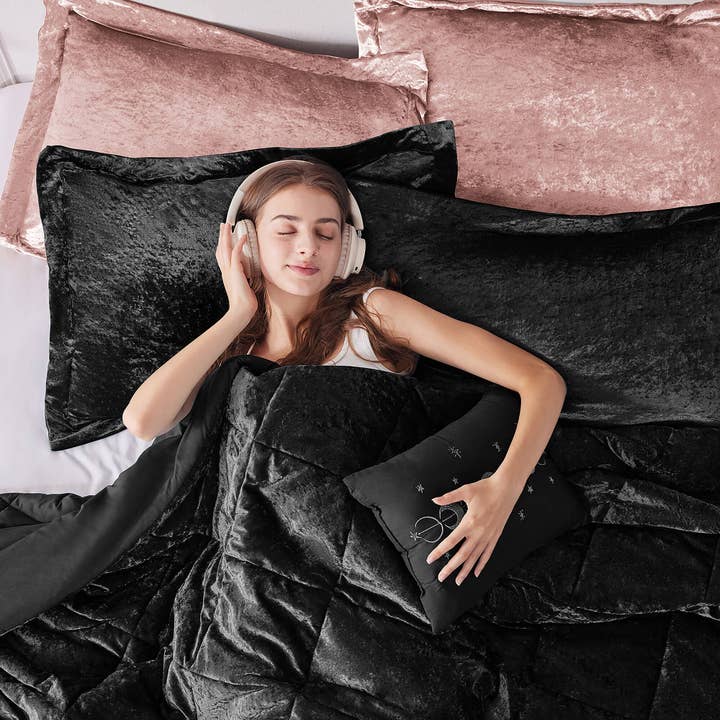 Olliix - Wholesale Bedding Set - Crushed Velvet 4-Piece Comforter or Duvet Cover Set, Black2