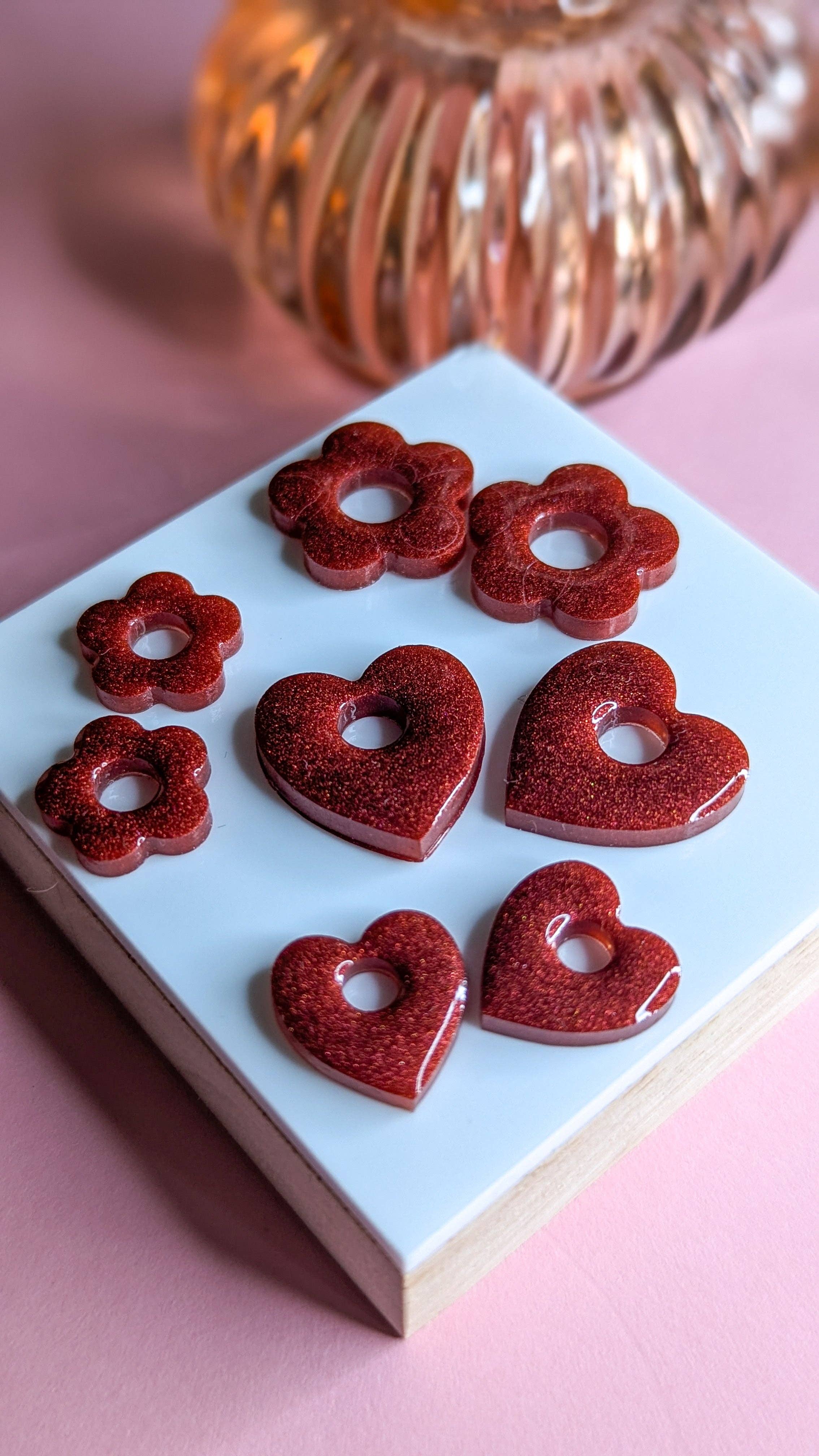 L'atelier Nounille – wholesale Solitärörhängen – Bordeaux epoxihartsprismor| liten blomma1