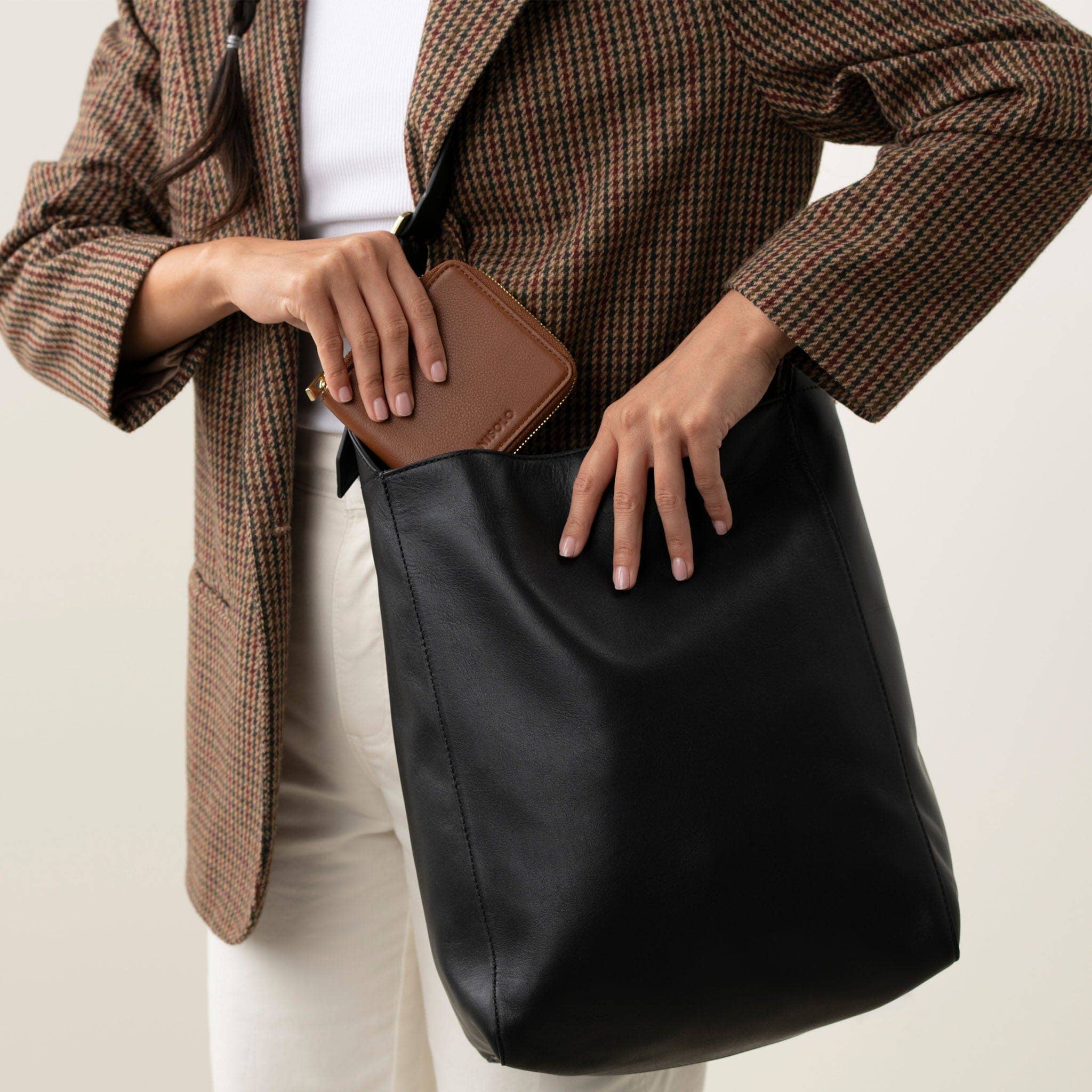 Nisolo - Wholesale Shoulder Bag - Women's - Cecilia Go-To Shoulder Bag Black2