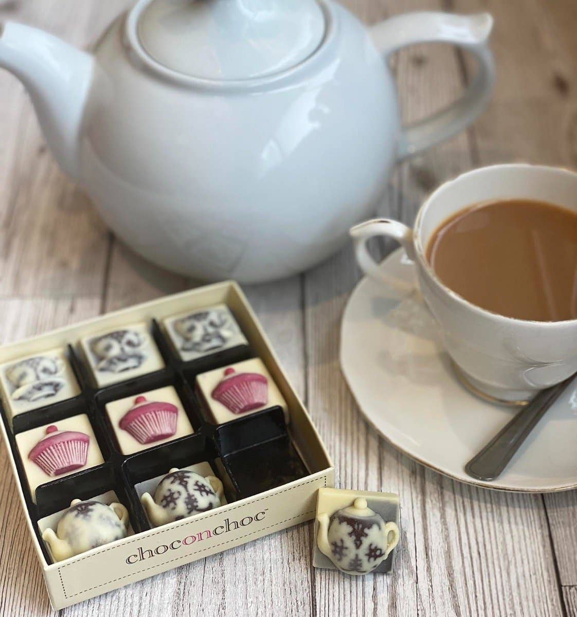 Choc on Choc - Vente Boîtes de chocolats - Théières, tasses à thé et gâteaux au chocolat1