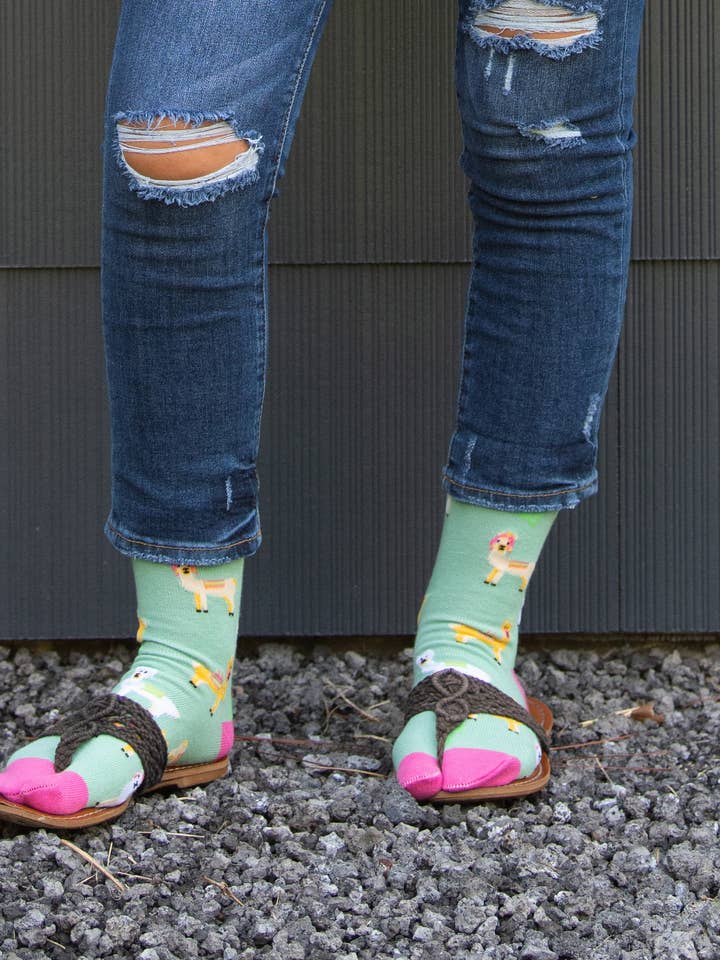 V-Toe Socks, Inc – wholesale Socks – Unisex – V-Toe Split Toe Novelty Socks Llama Green Big Toe Tabi2