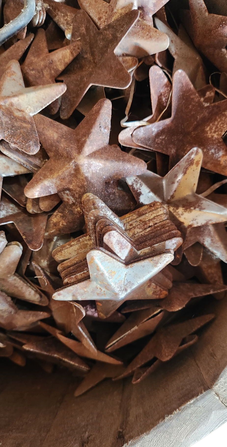 Luises Perez Imports LLC - Wholesale Decorative Tabletop Object - Mini metal rustic star3