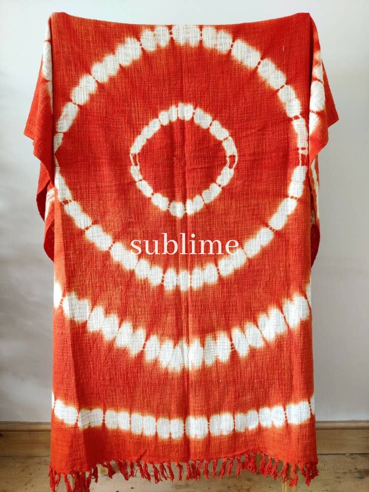 Couvre-lit en coton tissé à la main - Tie Dye - Orange et blanc pour la vente par Sublime