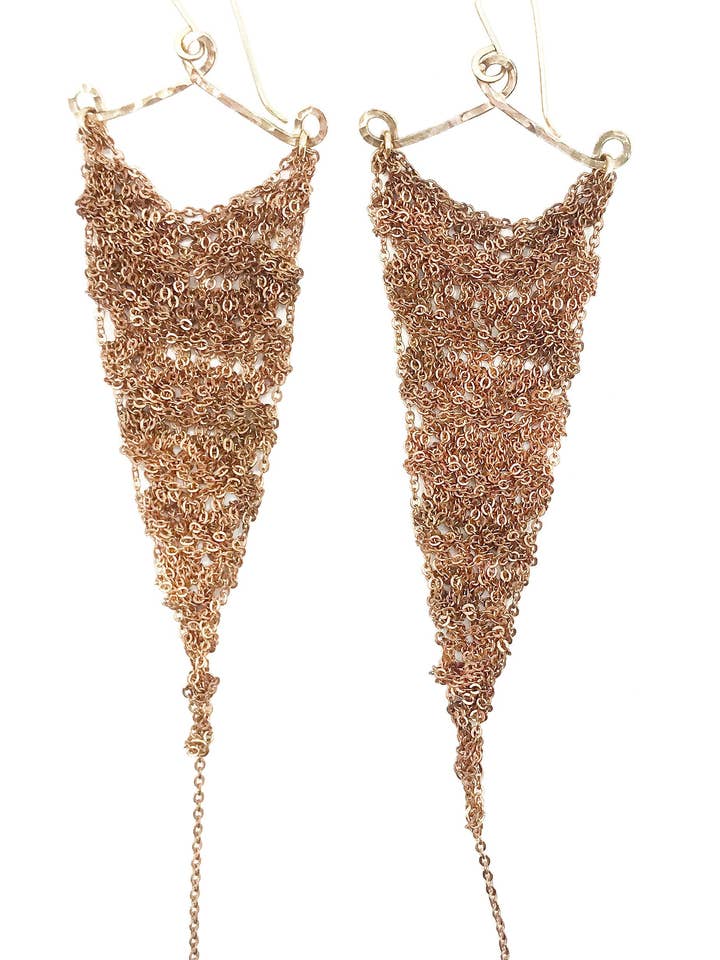 Orecchini: triangolo all'uncinetto: rame: grandi per la vendita all'ingrosso da parte di Moss Follows