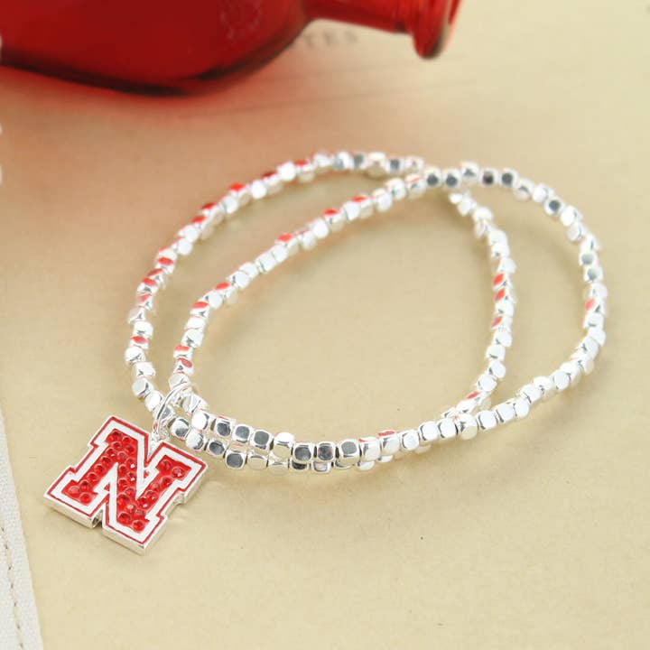 Stretch-Armband mit Nebraska-Kristall-Logo für den Großhandel von Seasons Jewelry