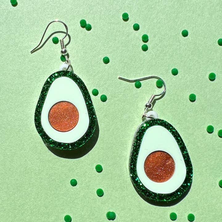 Ohrhänger aus mehrlagigem Acryl mit Avocado-Motiv für den Großhandel von The Sweet Squid