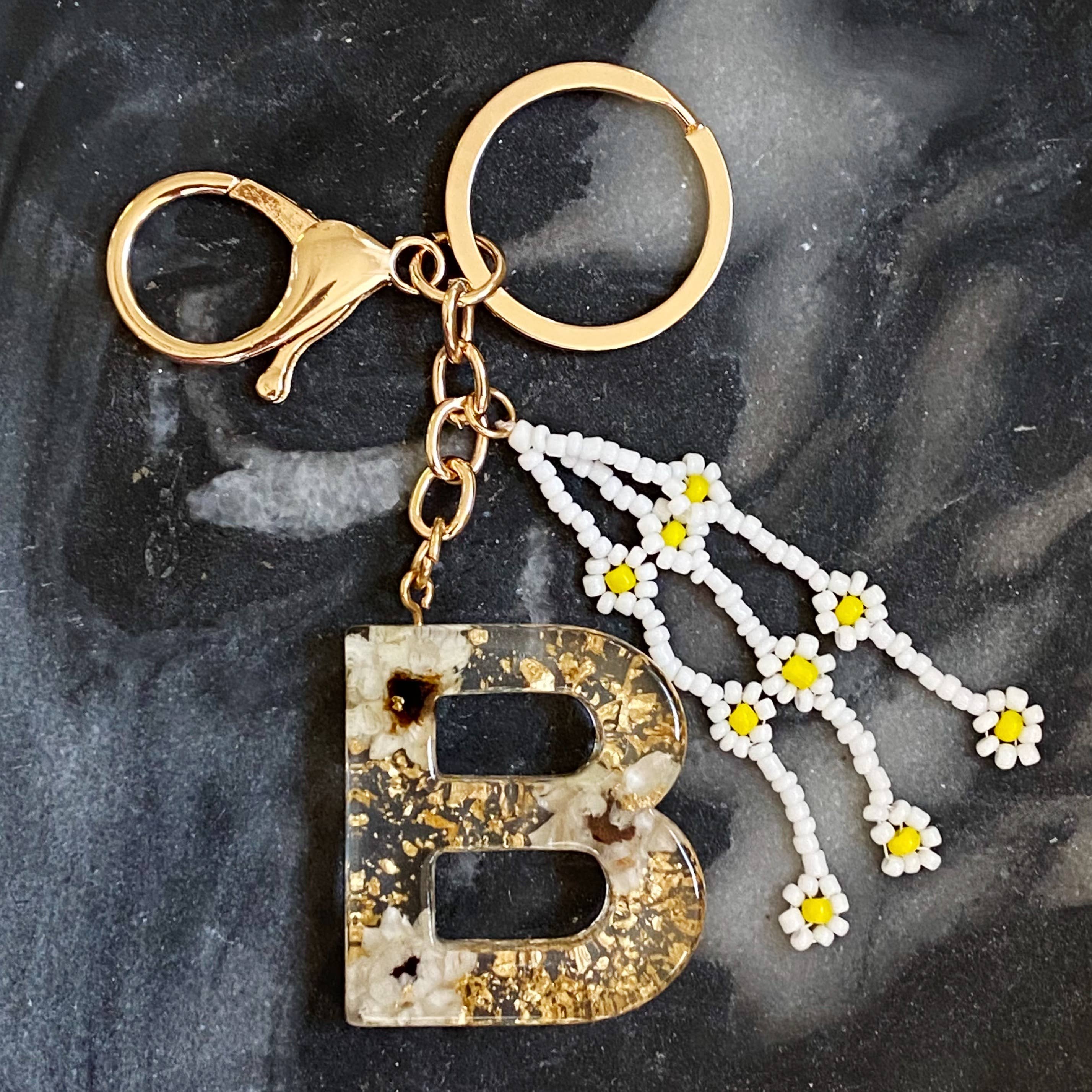 Ellison+Young – wholesale Keychain – Women's – Baby Daisy Initial Key Chain1