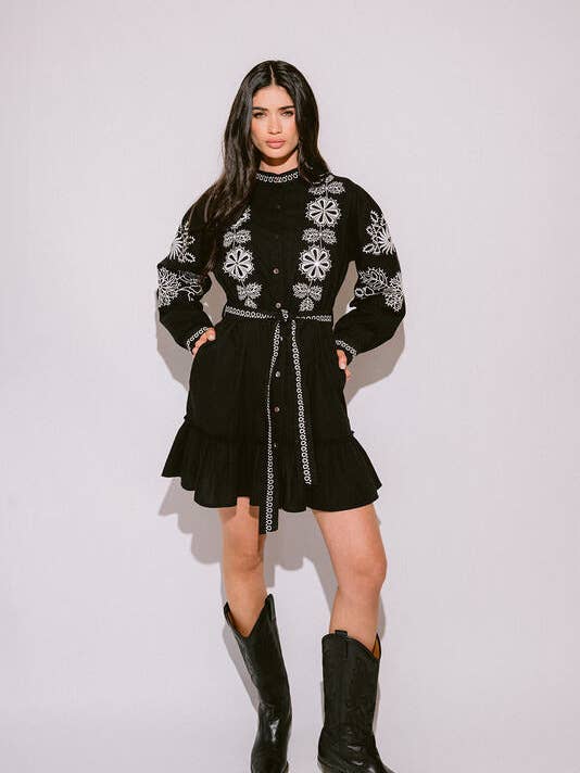 ROBE COURTE BRODÉE VERONA NOIR & BLANC pour la vente par Piti Cuiti