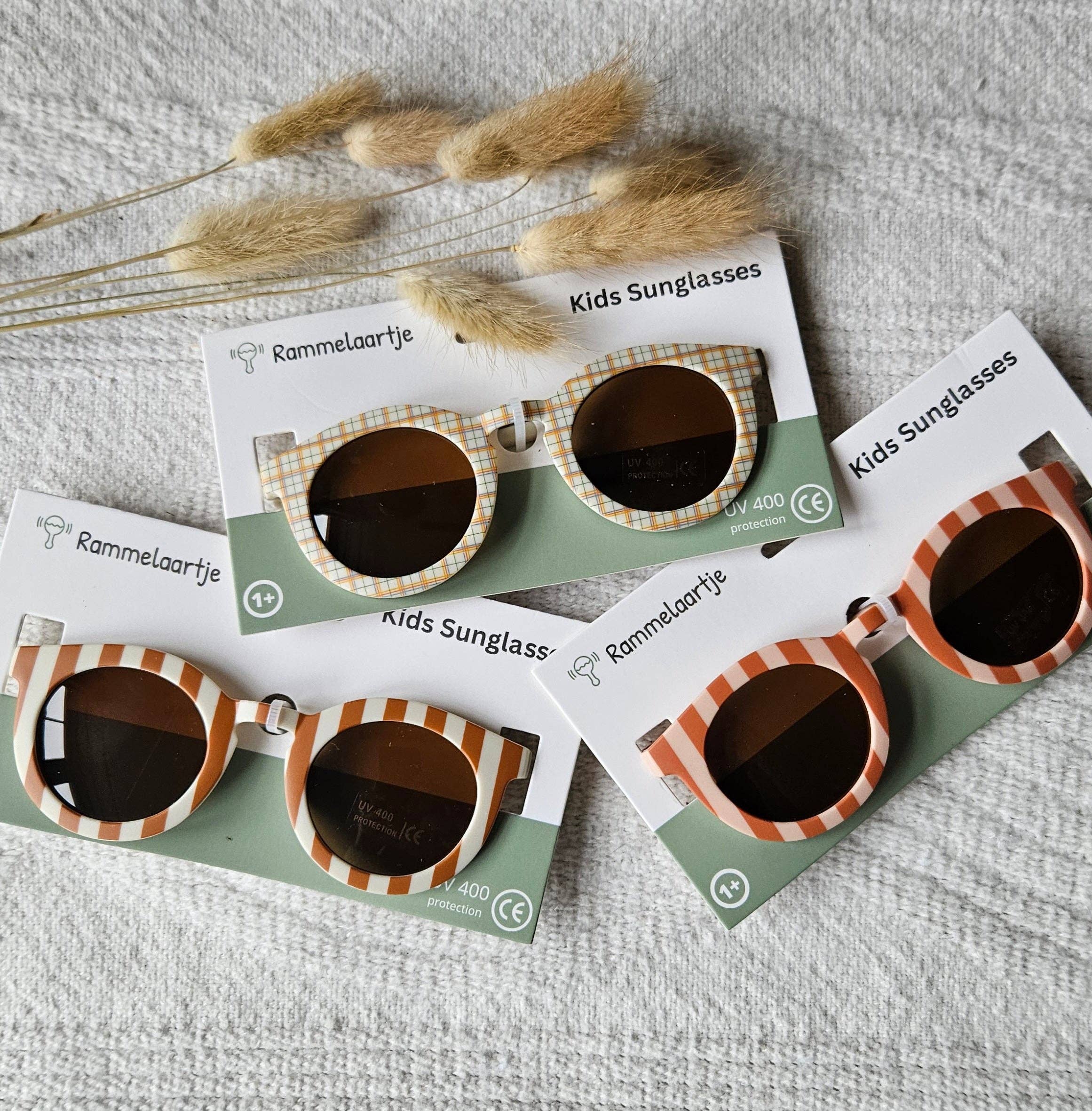 Rammelaartje – wholesale Solglasögon/glasögon - Barn – Baby- och barnsolglasögon med UV400-skydd i mjukt rosa och kamelfärg4