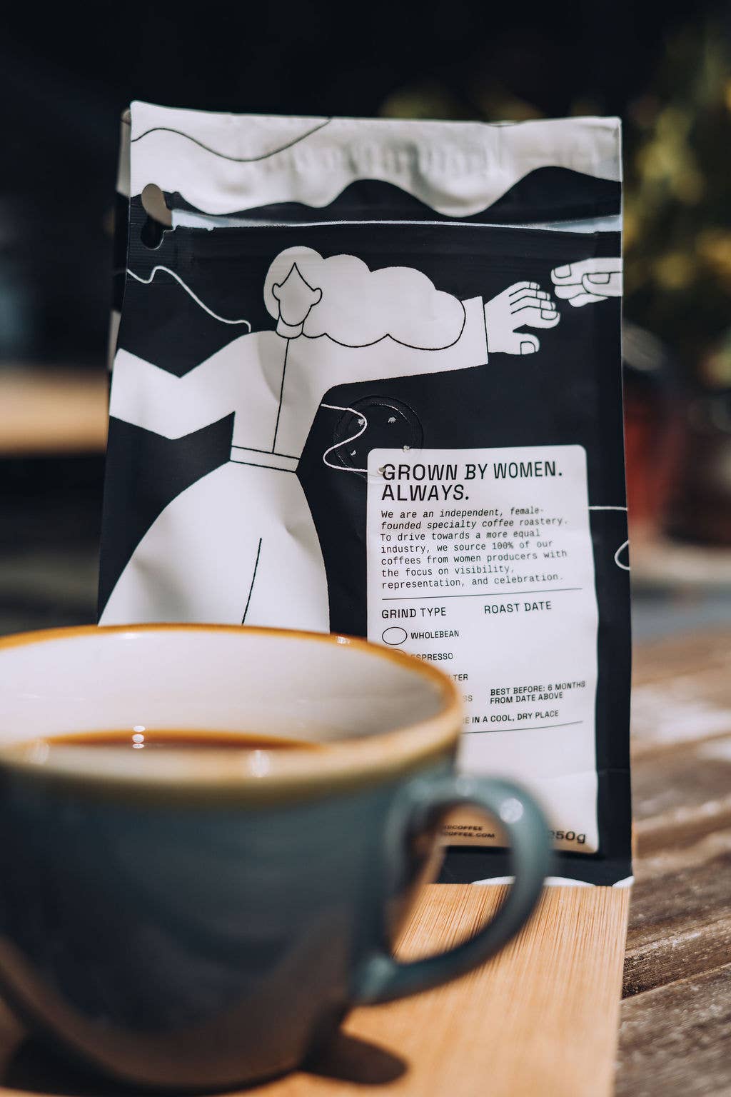 Girls Who Grind Coffee - Vente Café moulu - Grains de café One Eye Open Half Caff, mélange lavé mi-caféiné10