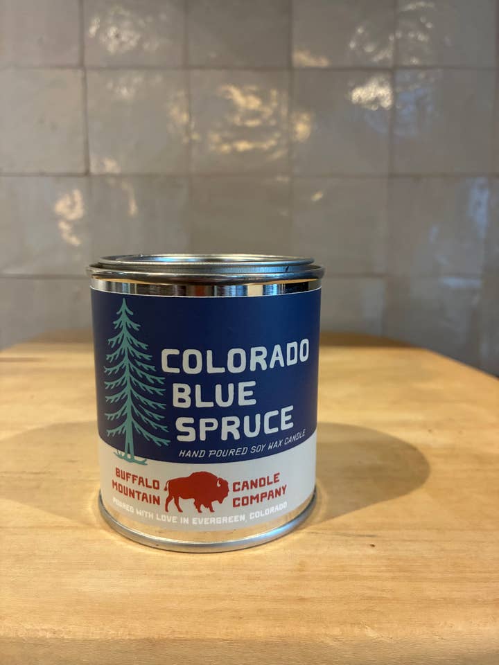 Candela Versata a Mano al Profumo di Abete Blu del Colorado per la vendita all'ingrosso da parte di Buffalo Mountain Print + Supply