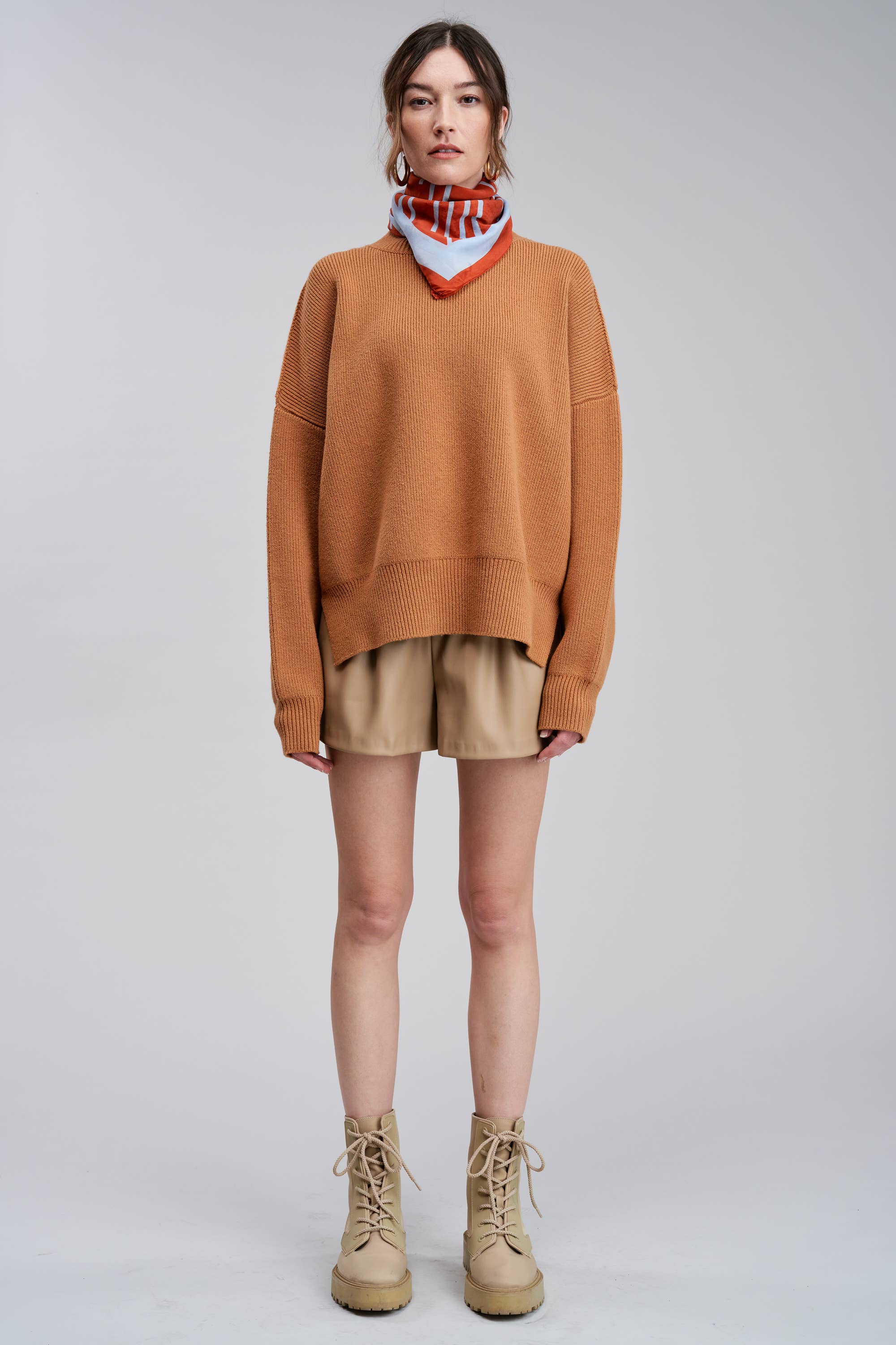 FLAT WHITE – wholesale Pullovertröja - Dam – Geneva Crewneck Tröja Pullover1