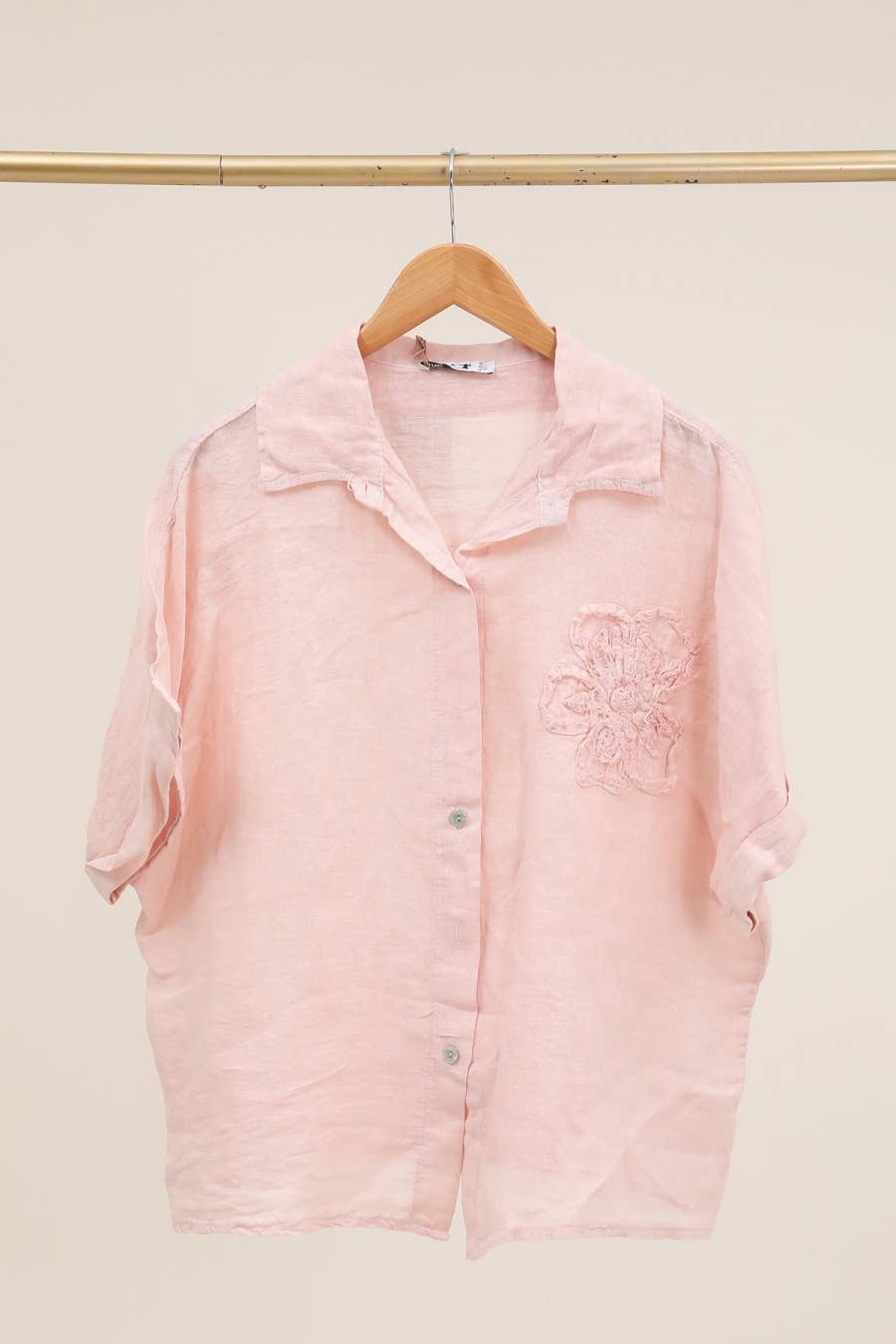 LÉA & LUC - Vente Chemise – femme - Chemise avec une fleur en 100% Lin REF. 203414