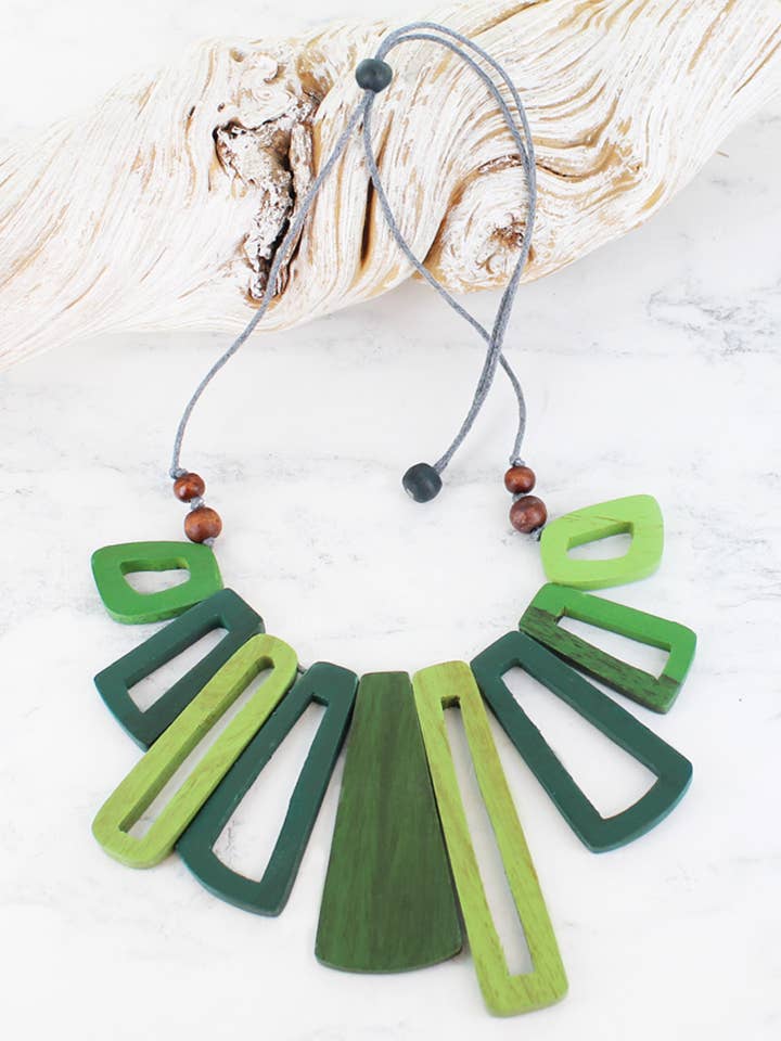 TRÆ "KASANDRA" HALSKÆDE for engroshandel hos Suzie Blue