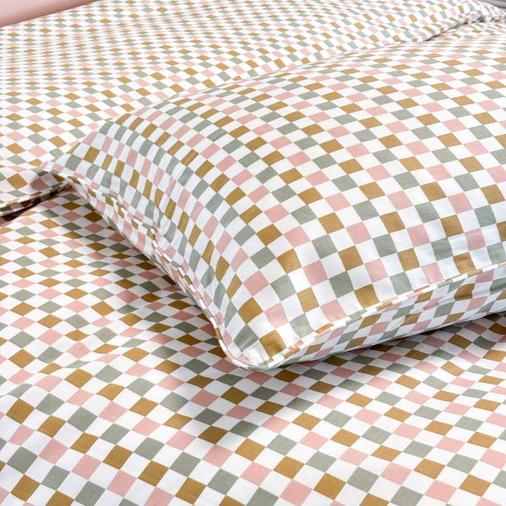 SHNUGGLE Taie d'oreiller supplémentaire - Damier coloré pour la vente par Petit Lit Furniture