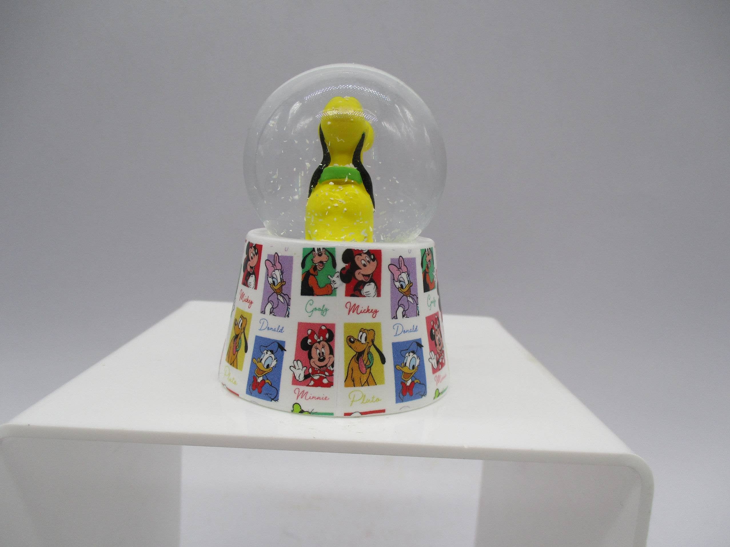 Silver Buffalo - Wholesale Snow Globe - Disney Pluto Boxed 45mm Light Up Snow Globe3