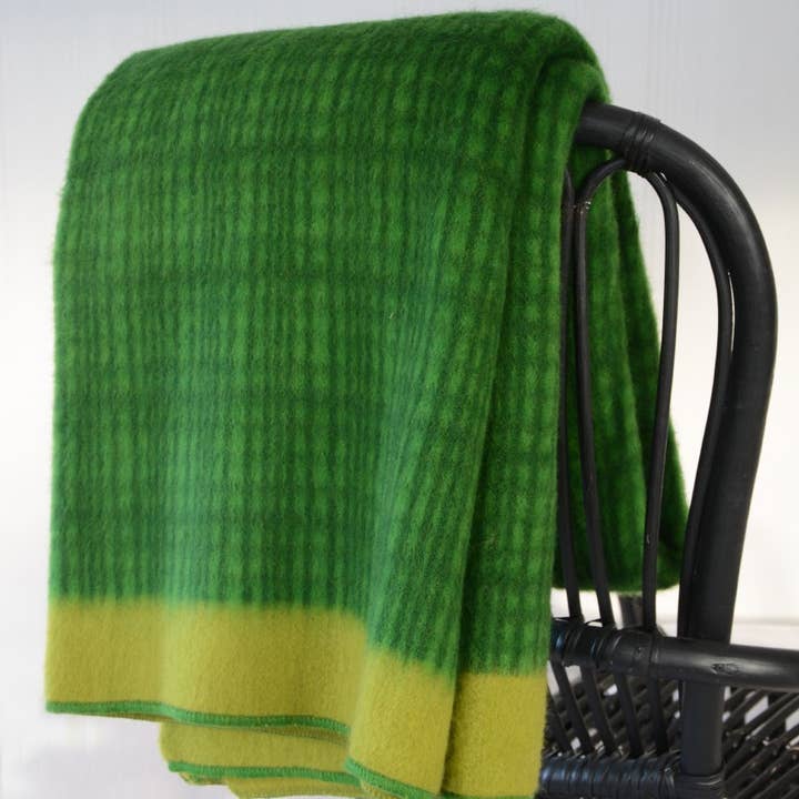 Sofie Sjöström Design - Wholesale Throw Blanket - Darling lambswool throw kiwi