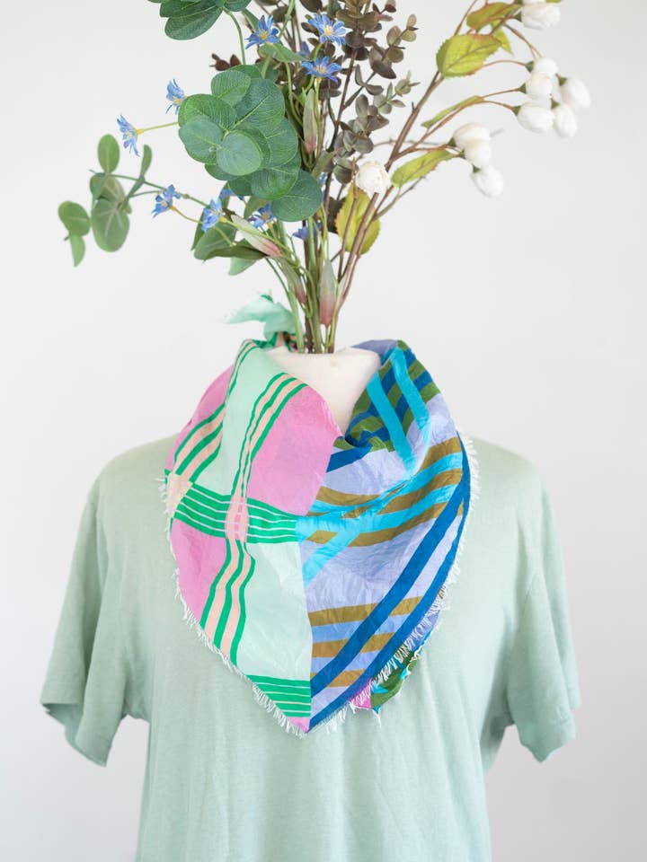 Printemps dans les Montagnes - Rayures - Foulard Bandana en Soie Pure pour la vente par Made Wherever I Am
