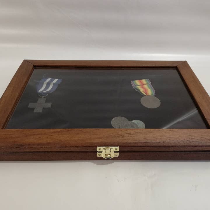 Wooden showcase box for coins for wholesale by Coins&More