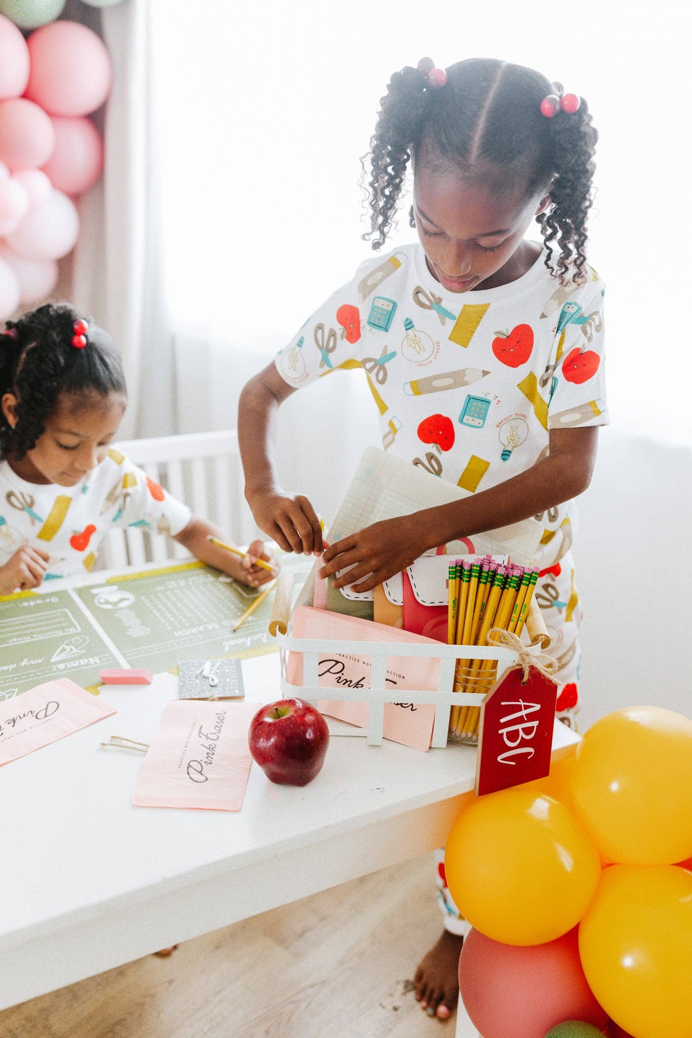 My Mind’s Eye – Engroshandel Engangsserviet – BTS939 - Begivenheder af Shakira - Tilbage til skolen Viskelæder Middagsserviet6