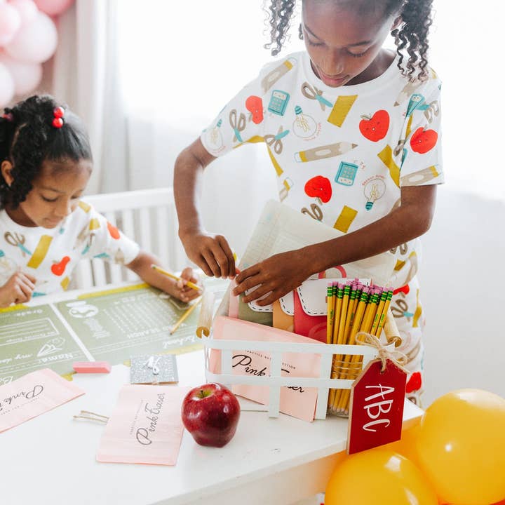 My Mind’s Eye – Engroshandel Engangsserviet – BTS939 - Begivenheder af Shakira - Tilbage til skolen Viskelæder Middagsserviet6