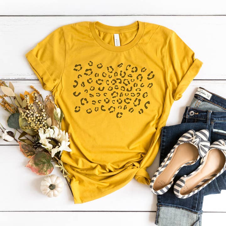 Hemd mit Leopardenmuster | T-Shirt mit Tierparden-Print für den Großhandel von Amy Anne Apparel Inc