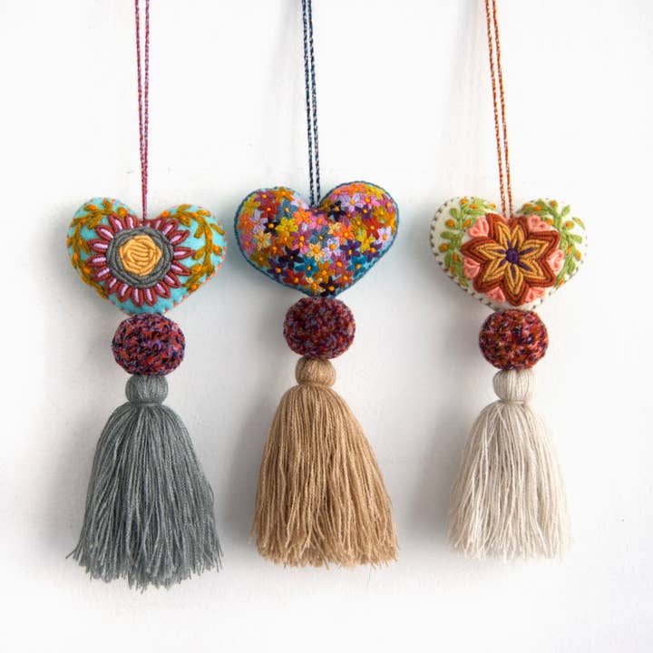 The Global Trunk – wholesale Purse/bag accessory – Women’s – Heart Pom Poms