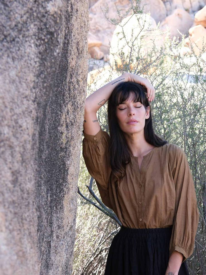 World of Crow llc – wholesale Buttoned-down shirt – Women's – Dusty brown oversized shirt