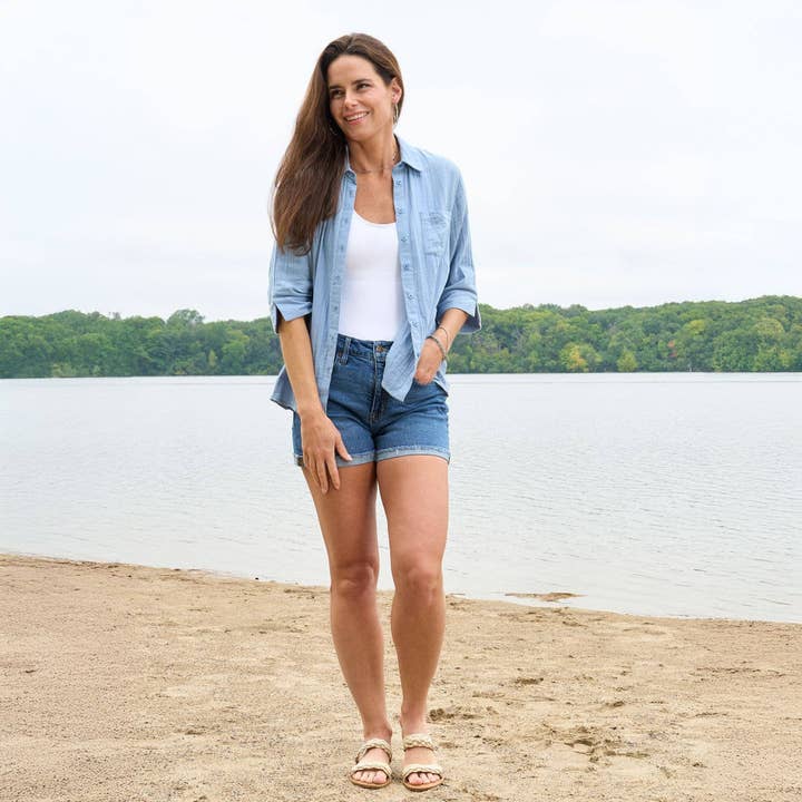 Camicia con colletto in garza di cotone a maniche 3/4 Button Up Top Dylan. per la vendita all'ingrosso da parte di Elsie & Zoey