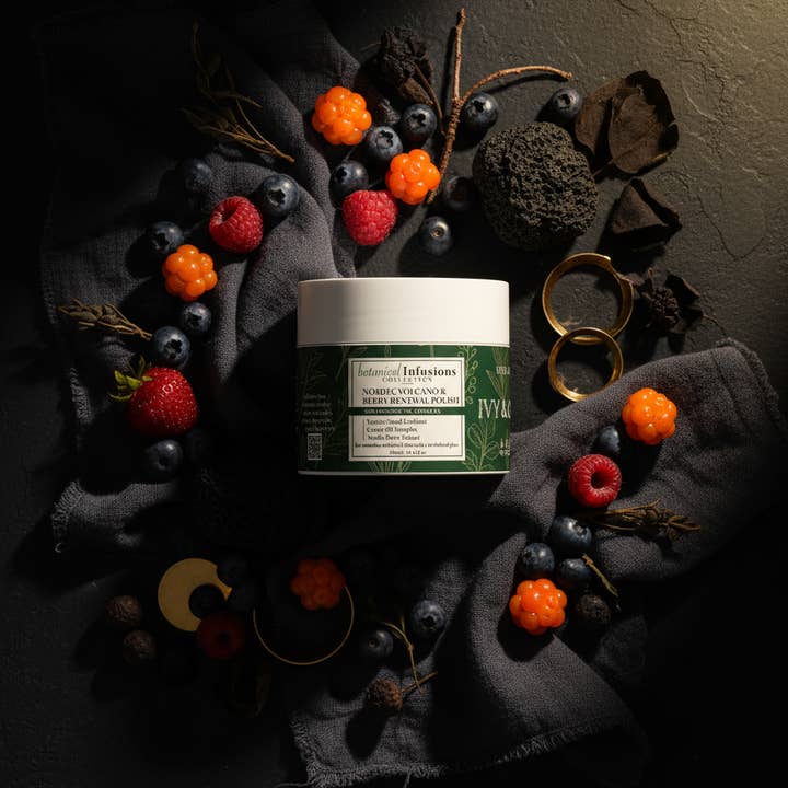 IVY & ONYX | Stap 1: Noordse Vulkaan & Bessen Vernieuwende Polish voor wholesale door IVY & ONYX