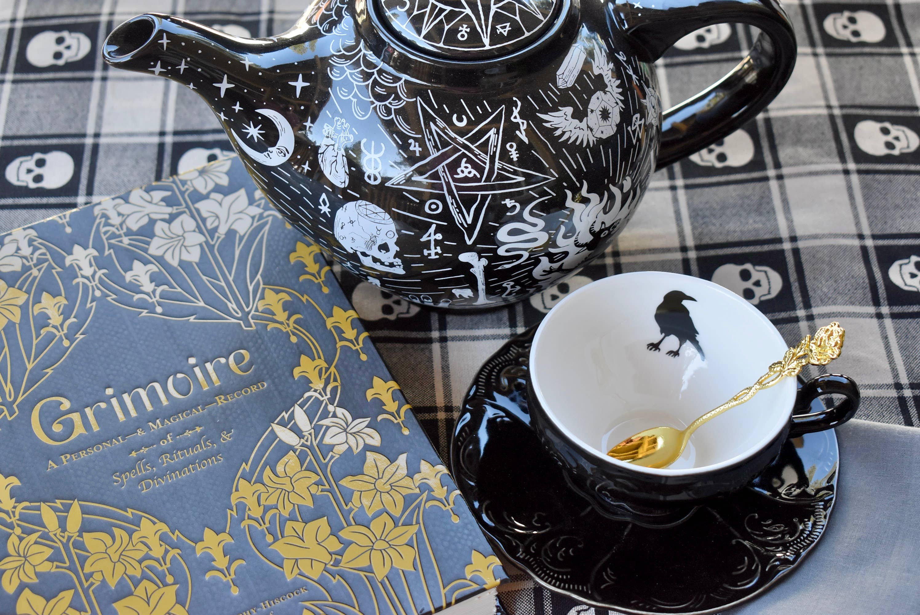 All Little Cute Things - Vendita all'ingrosso Servizi da tè - Tazza da tè goffrata in stile gotico vittoriano Edgar Allan Poe Raven4