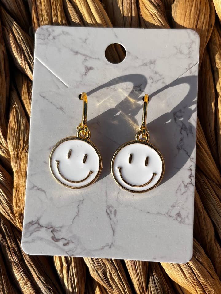 Brincos de rosto sorridente de 15 mm por atacado de Furbaby crafts and creations