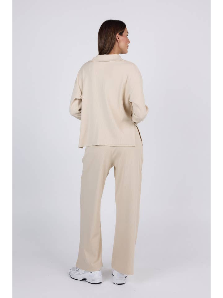 Beige Time Out Top för wholesale på Faire3