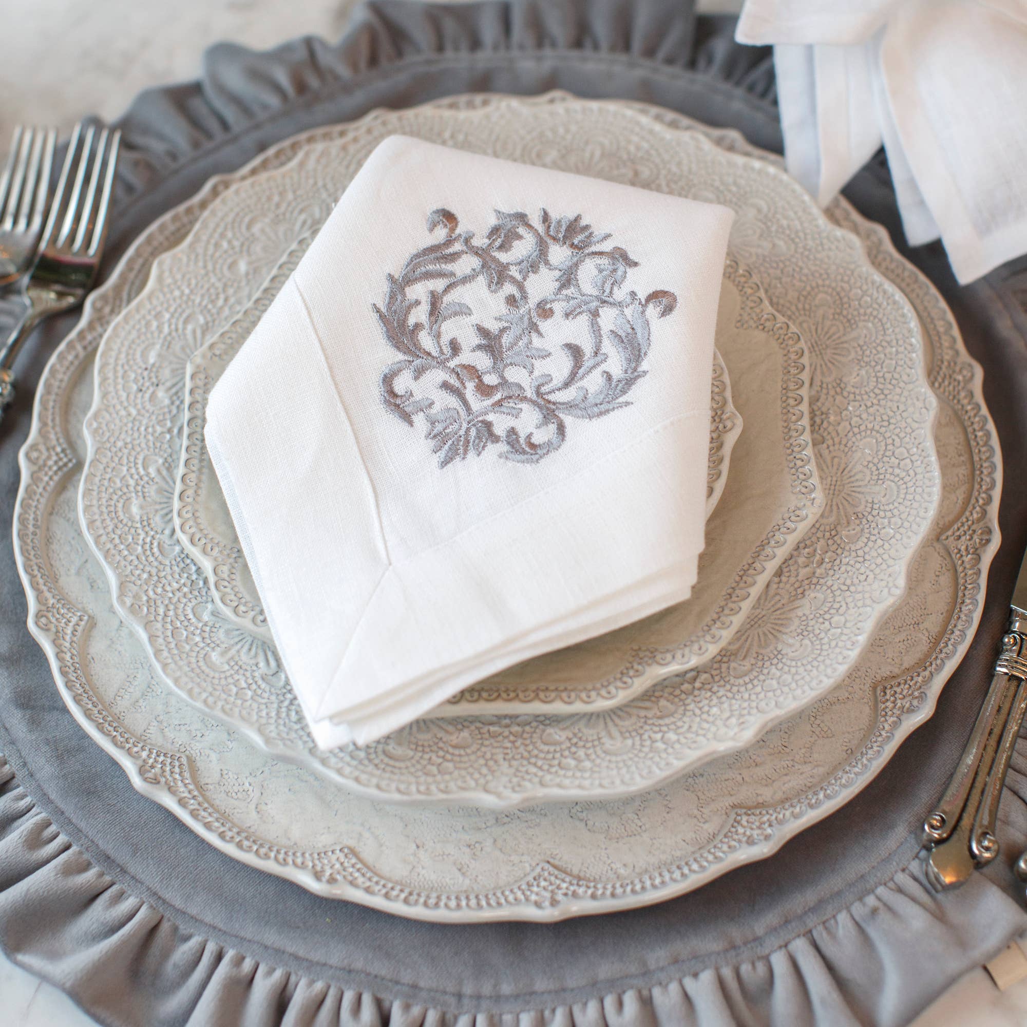 Arte Italica & Crown Linen Designs - Wholesale Dinner Plate - Merletto Antique Dinner Plate3