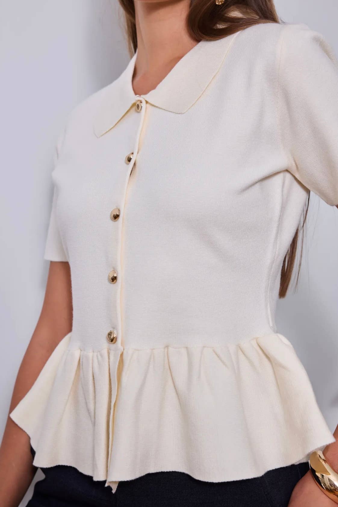 Frime - Wholesale Blouse - Women's - Claudine collar top with ruffled hem - 26988