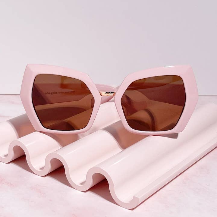 Mure and Grand - Wholesale Sunglasses - Women's - Isle Oversized Framed Sunglasses1