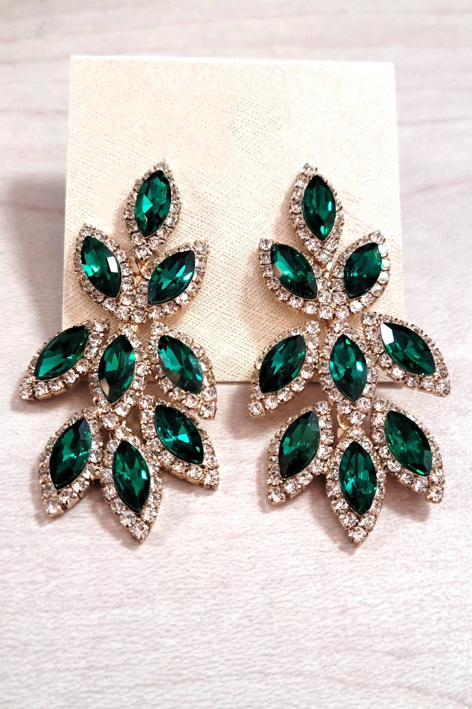 Chicas - Wholesale Dangle Earrings - Pair of drop earrings with crystal jewel rhinestones 440112