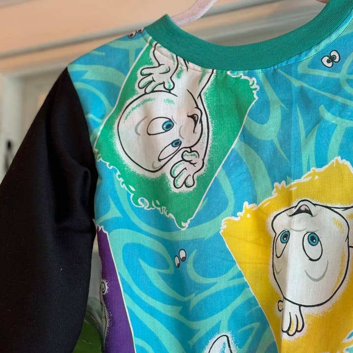 Casper Kids Crewneck (5) pour la vente par Sunstone Jewels