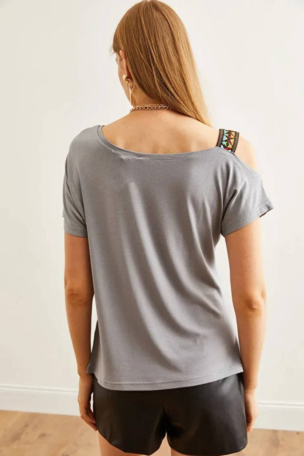 Hoxton Gal – wholesale Blouse – Women’s – One-Shoulder Ethnic-Trim Blouse11